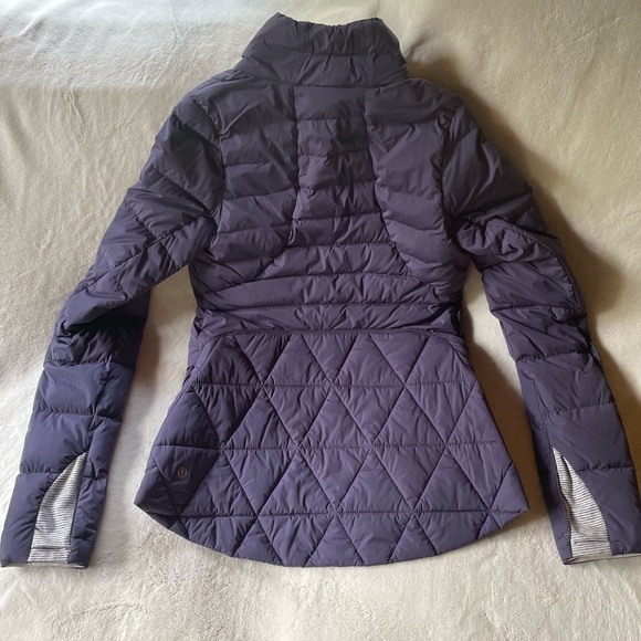 Lululemon Fluffed Up Jacket | Nightfall | Size 6 - Picture 8 of 9